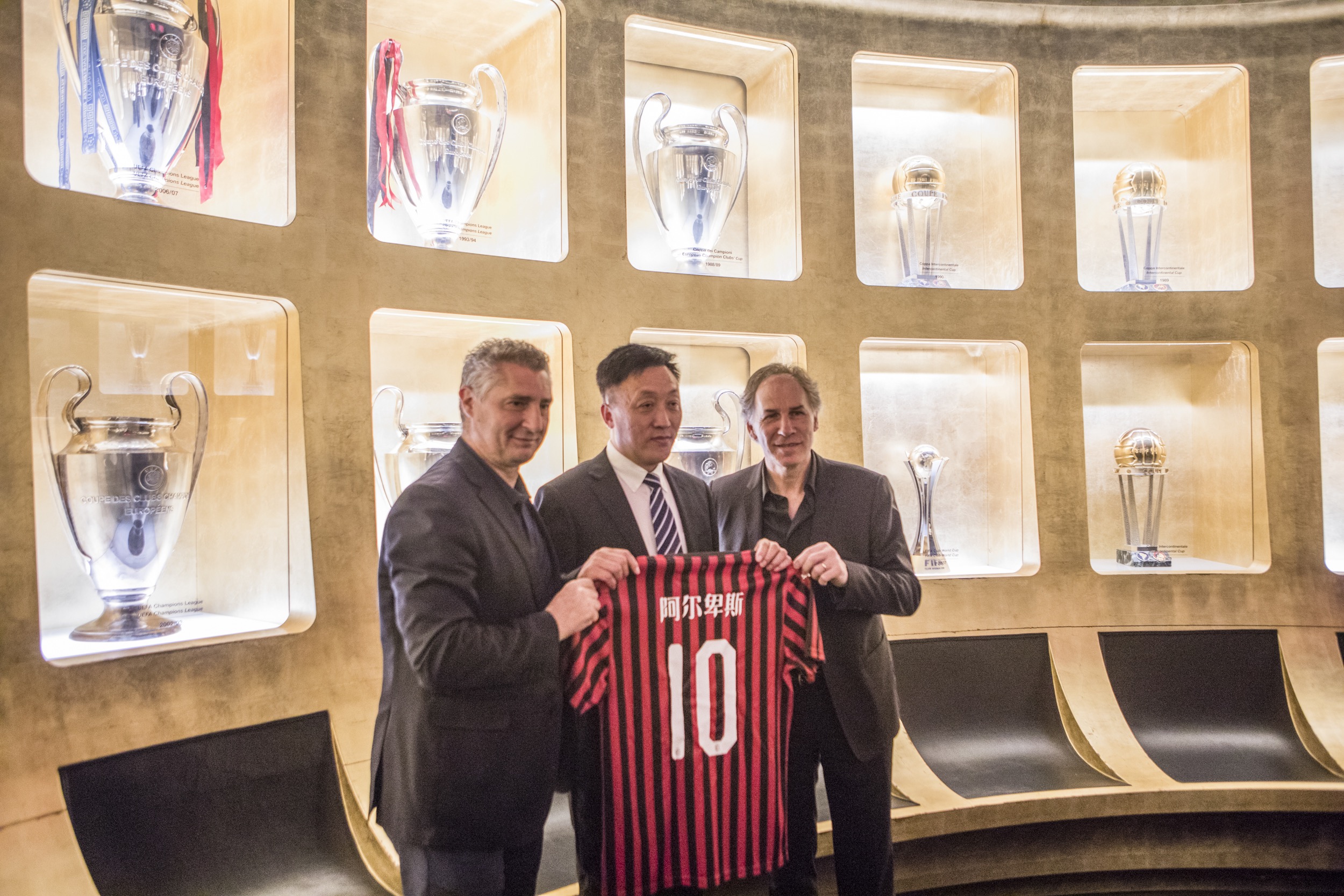 马刺逆转凯尔特人引争议，官方证据还原真相：马刺绝非伪强队，实力当之无愧