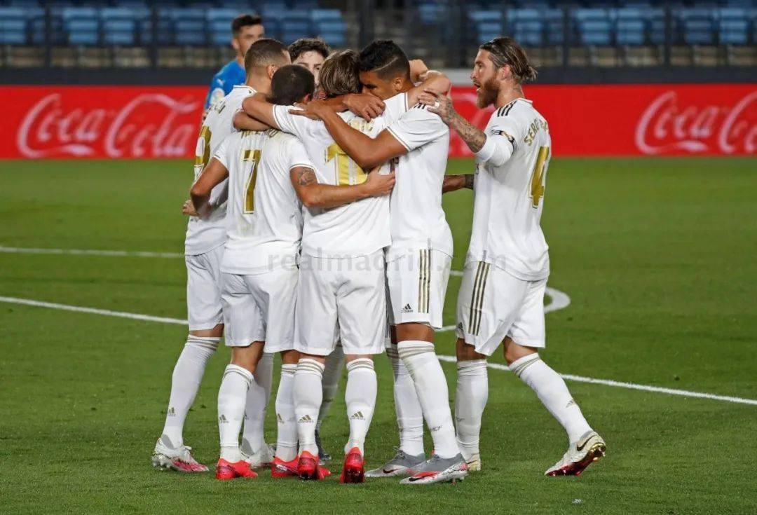 百位顶流明星主播齐聚成都 和平精英“刺激之夜”完美收官