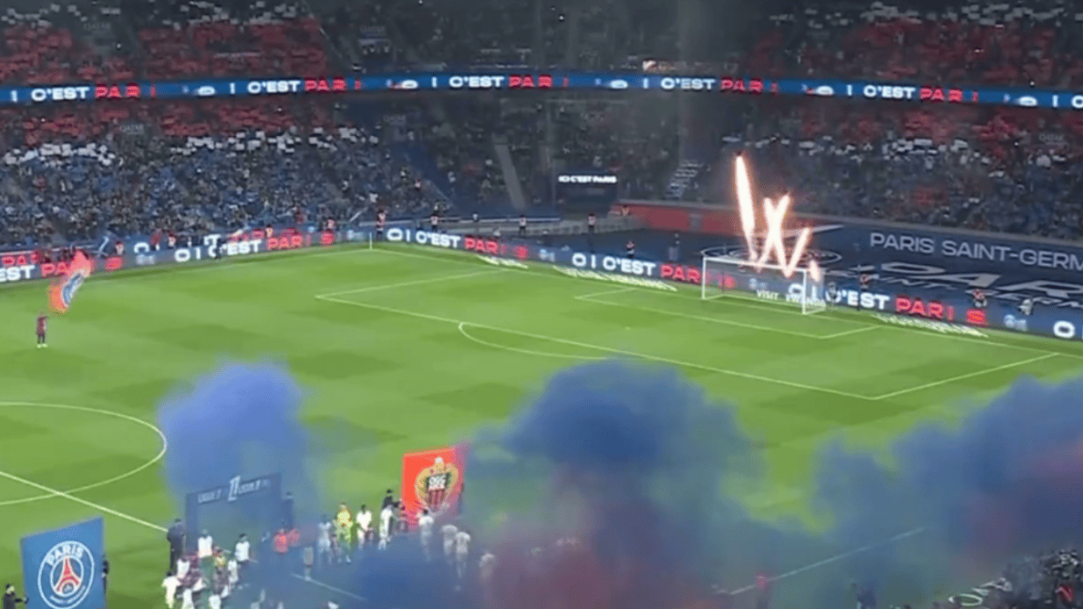 学校田径场全景